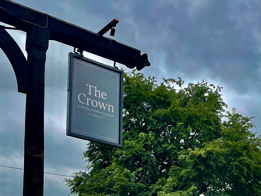 the-crown-shipton_0000_pub-sign-the-crown